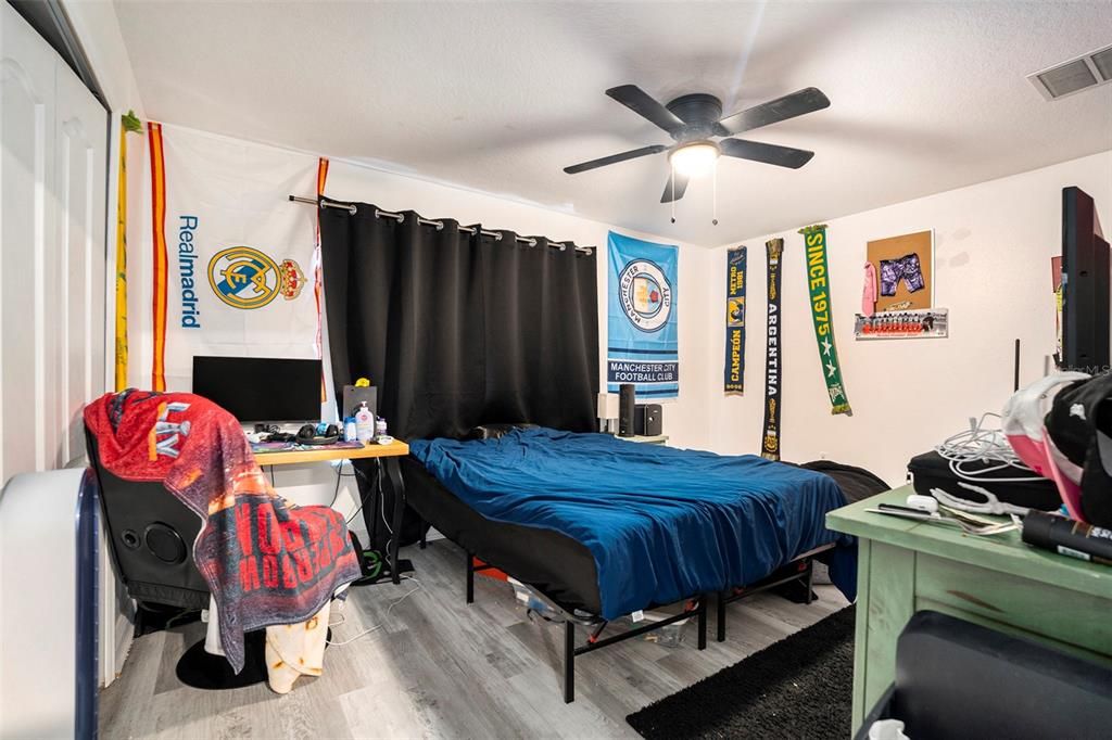 Activo con contrato: $315,000 (4 camas, 2 baños, 1918 Pies cuadrados)