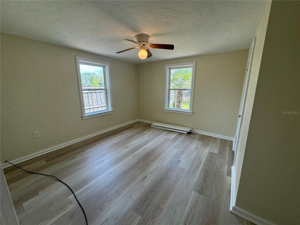 En Renta: $1,950 (3 camas, 2 baños, 2024 Pies cuadrados)