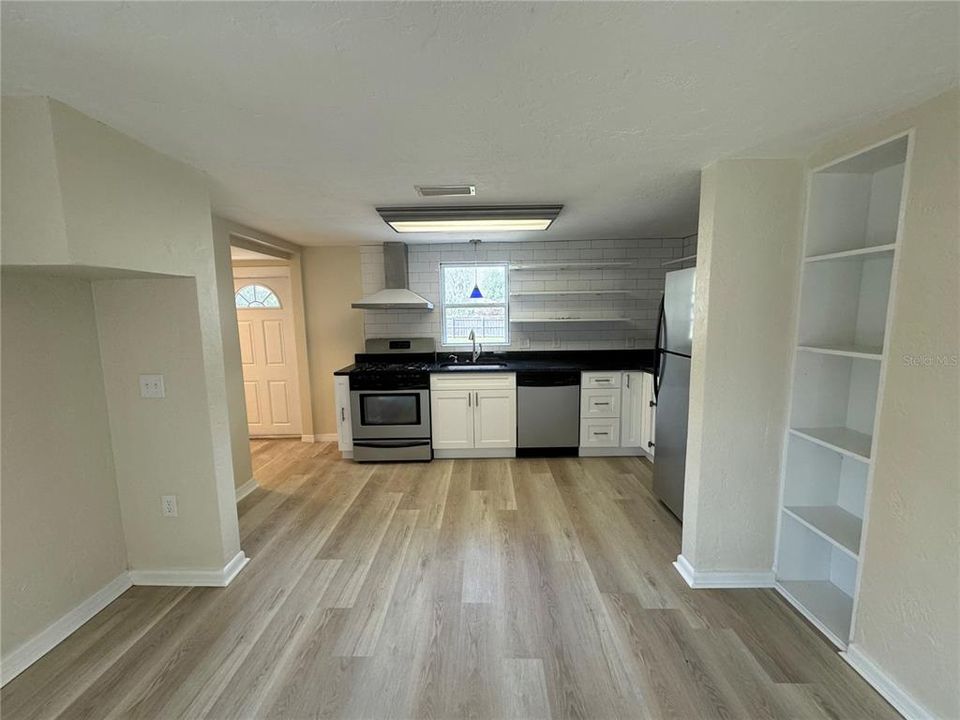 En Renta: $1,950 (3 camas, 2 baños, 2024 Pies cuadrados)