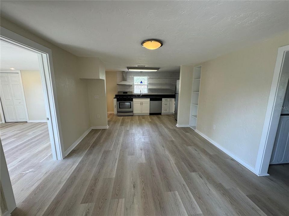 En Renta: $1,950 (3 camas, 2 baños, 2024 Pies cuadrados)