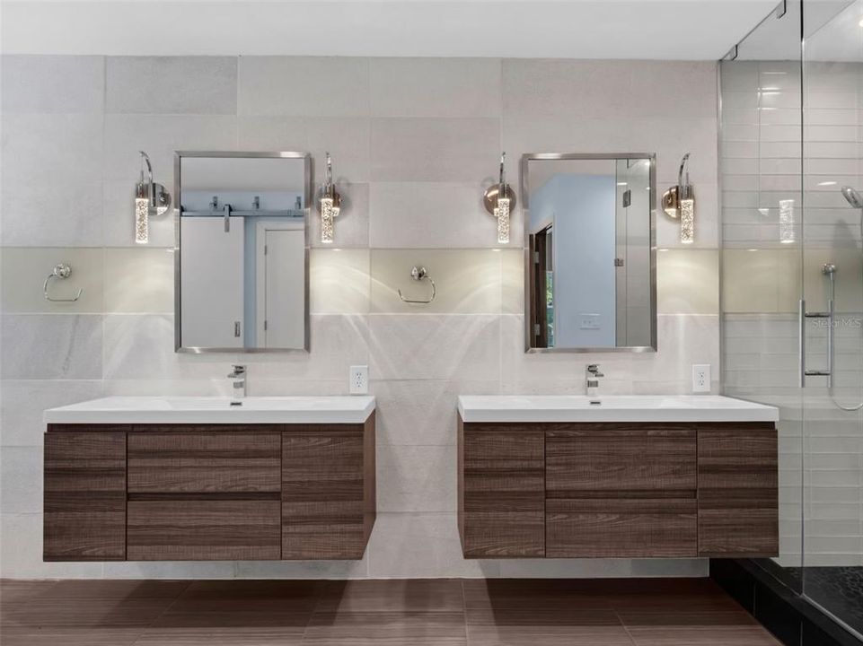 En Venta: $899,000 (4 camas, 3 baños, 2939 Pies cuadrados)