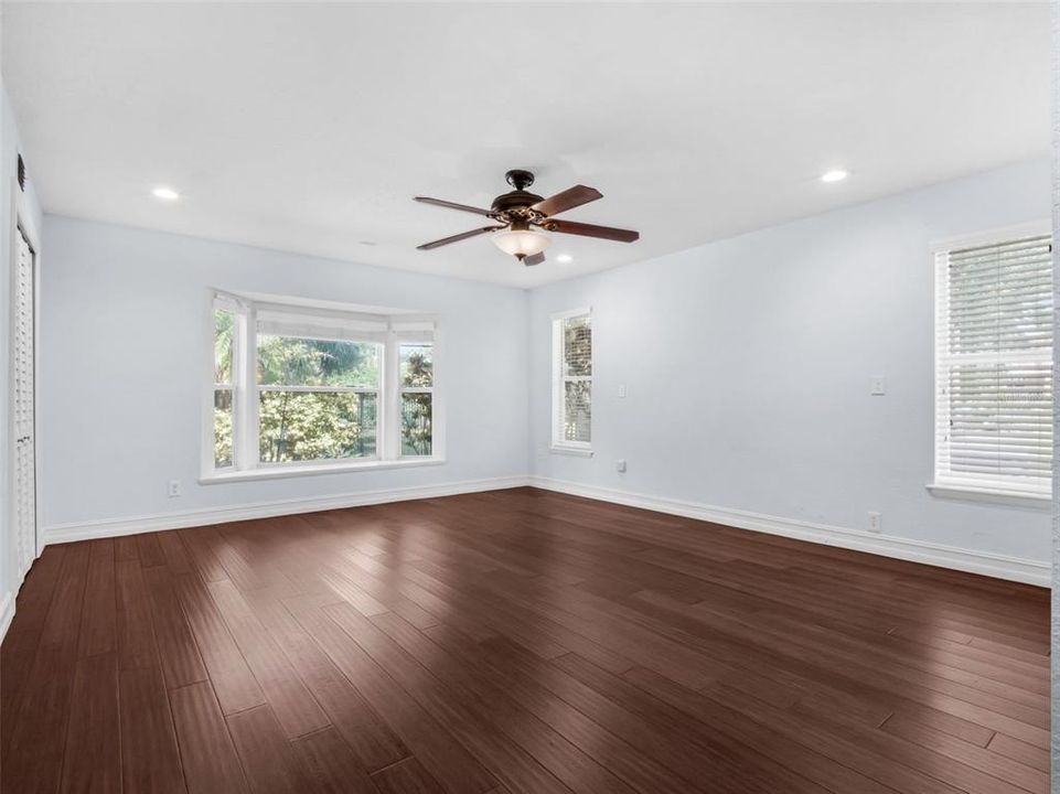 En Venta: $899,000 (4 camas, 3 baños, 2939 Pies cuadrados)