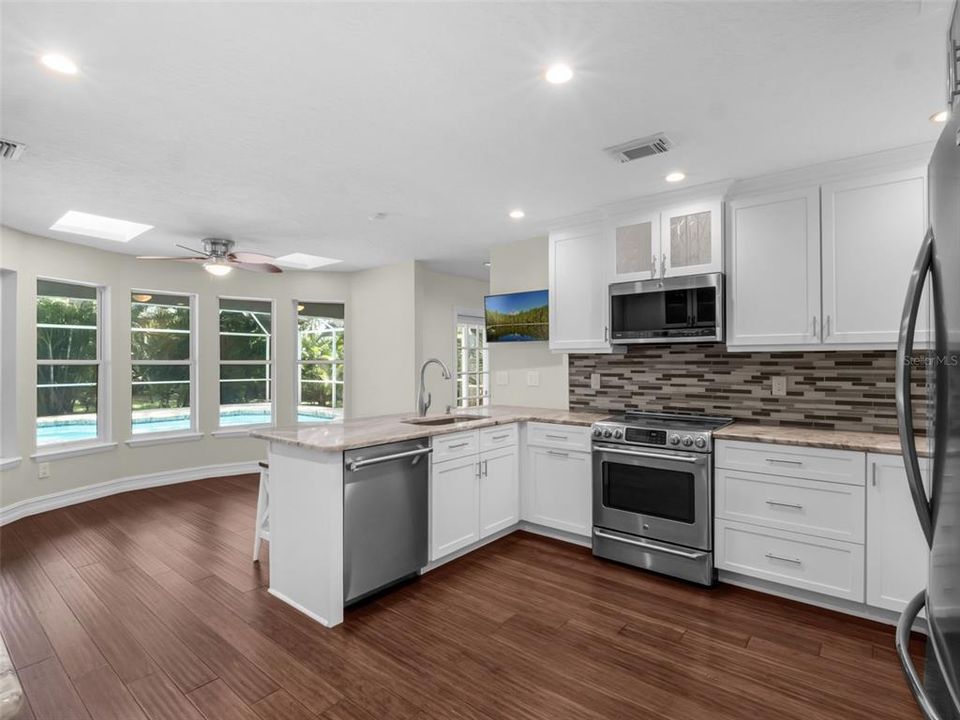 En Venta: $899,000 (4 camas, 3 baños, 2939 Pies cuadrados)