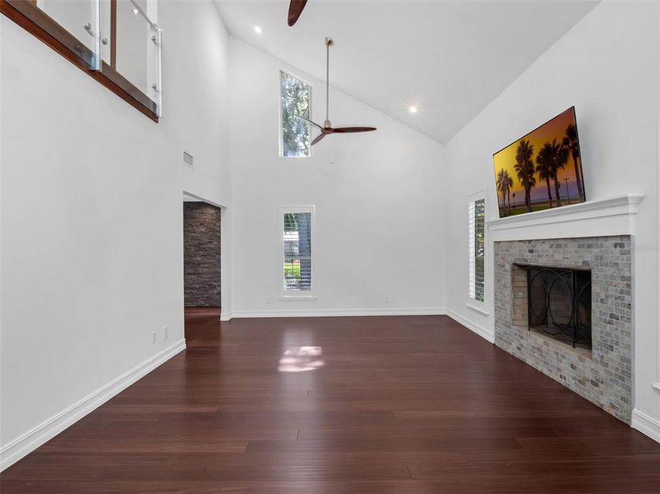 En Venta: $899,000 (4 camas, 3 baños, 2939 Pies cuadrados)