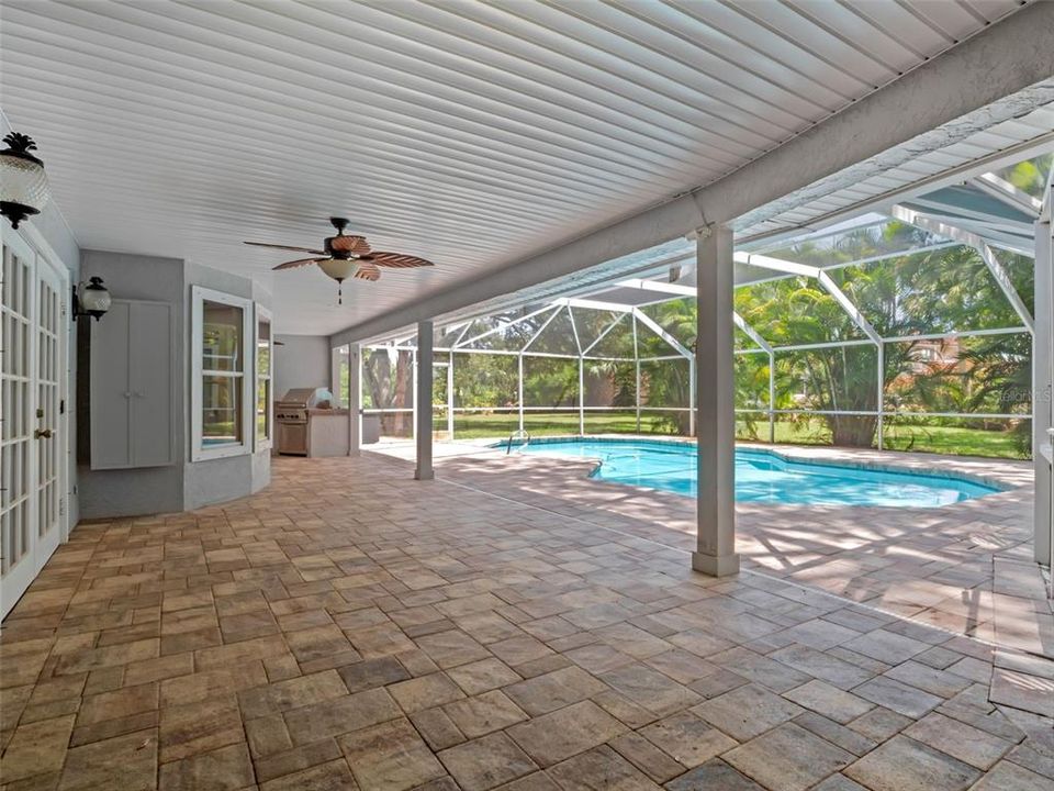 En Venta: $899,000 (4 camas, 3 baños, 2939 Pies cuadrados)