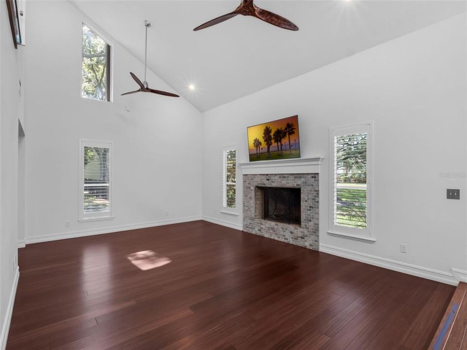 En Venta: $899,000 (4 camas, 3 baños, 2939 Pies cuadrados)