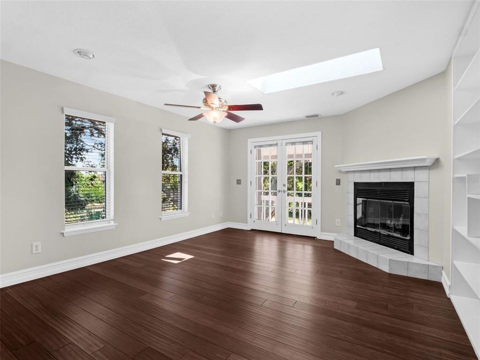 En Venta: $899,000 (4 camas, 3 baños, 2939 Pies cuadrados)