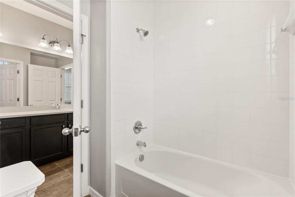 Activo con contrato: $588,000 (4 camas, 2 baños, 2976 Pies cuadrados)