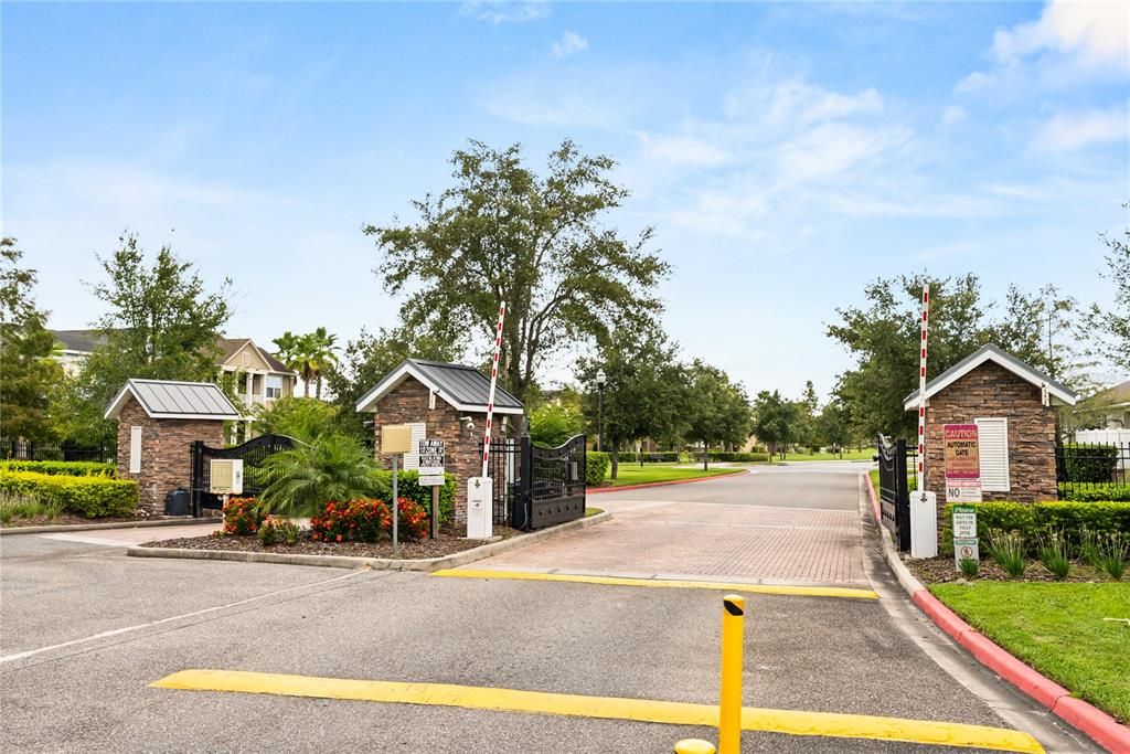 Activo con contrato: $588,000 (4 camas, 2 baños, 2976 Pies cuadrados)