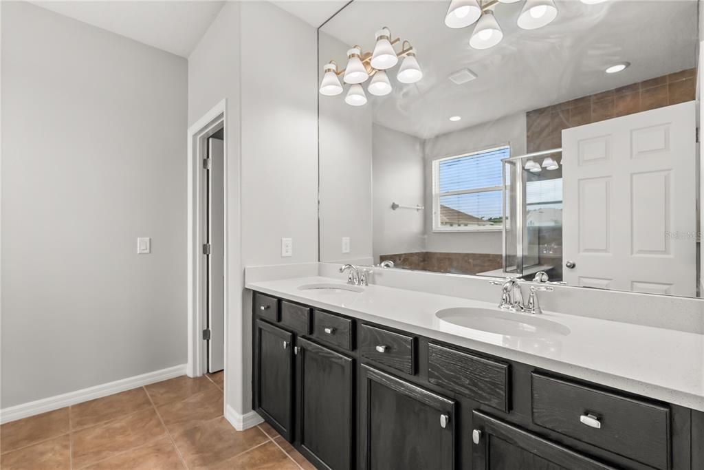 Activo con contrato: $588,000 (4 camas, 2 baños, 2976 Pies cuadrados)