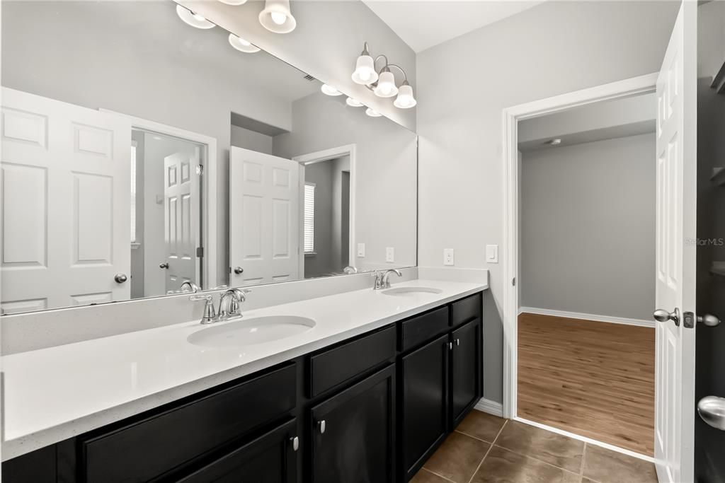 Activo con contrato: $588,000 (4 camas, 2 baños, 2976 Pies cuadrados)