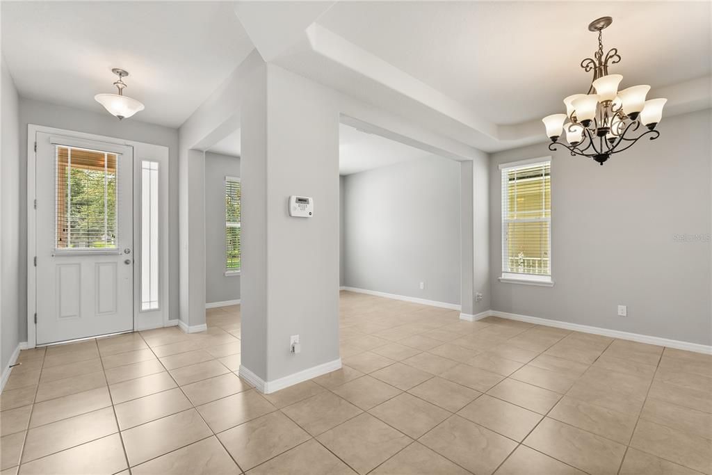 Activo con contrato: $588,000 (4 camas, 2 baños, 2976 Pies cuadrados)