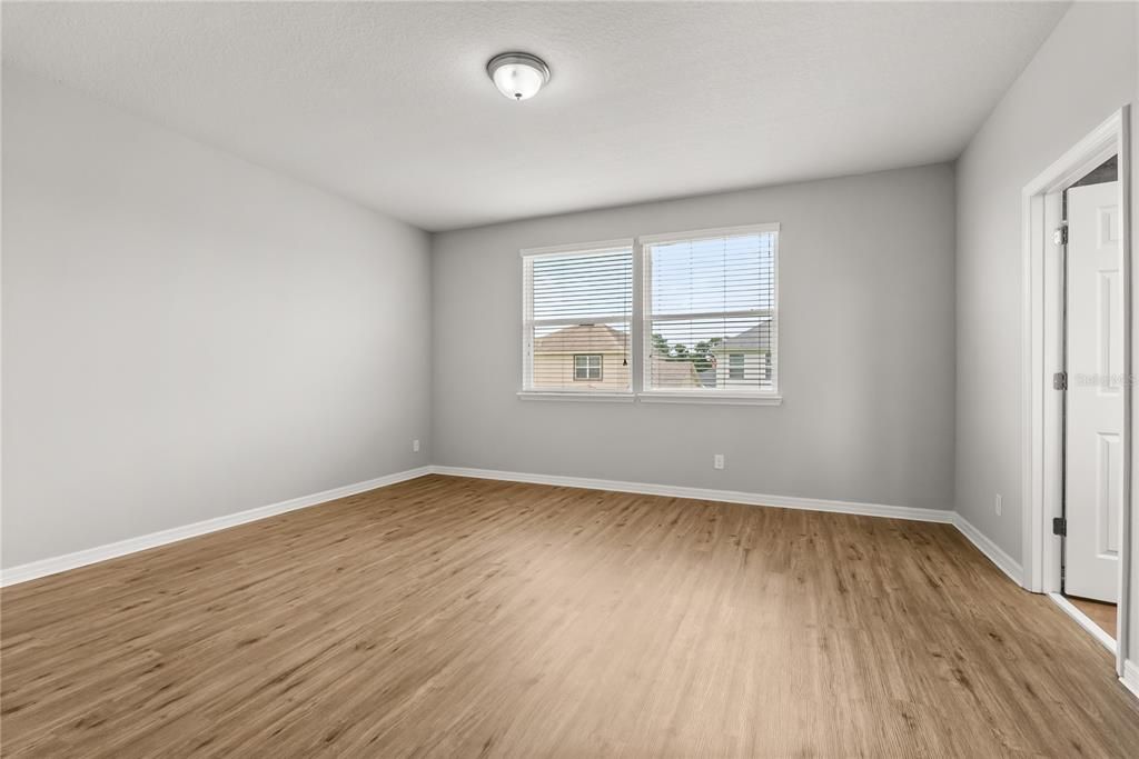 Activo con contrato: $588,000 (4 camas, 2 baños, 2976 Pies cuadrados)