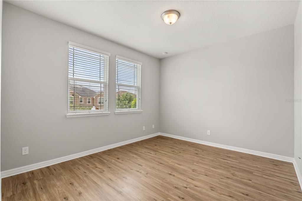 Activo con contrato: $588,000 (4 camas, 2 baños, 2976 Pies cuadrados)