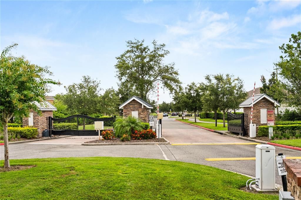 Activo con contrato: $588,000 (4 camas, 2 baños, 2976 Pies cuadrados)