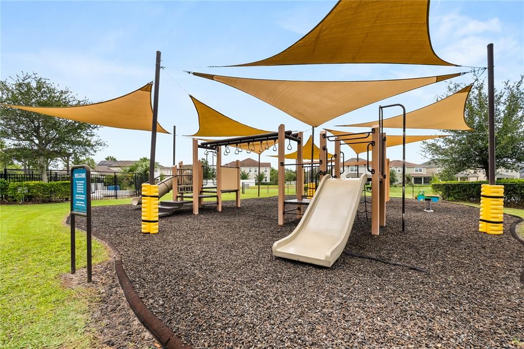 Activo con contrato: $588,000 (4 camas, 2 baños, 2976 Pies cuadrados)