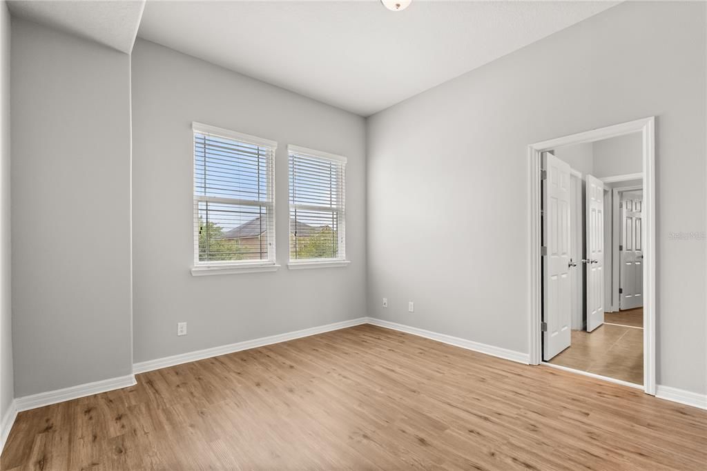 Activo con contrato: $588,000 (4 camas, 2 baños, 2976 Pies cuadrados)