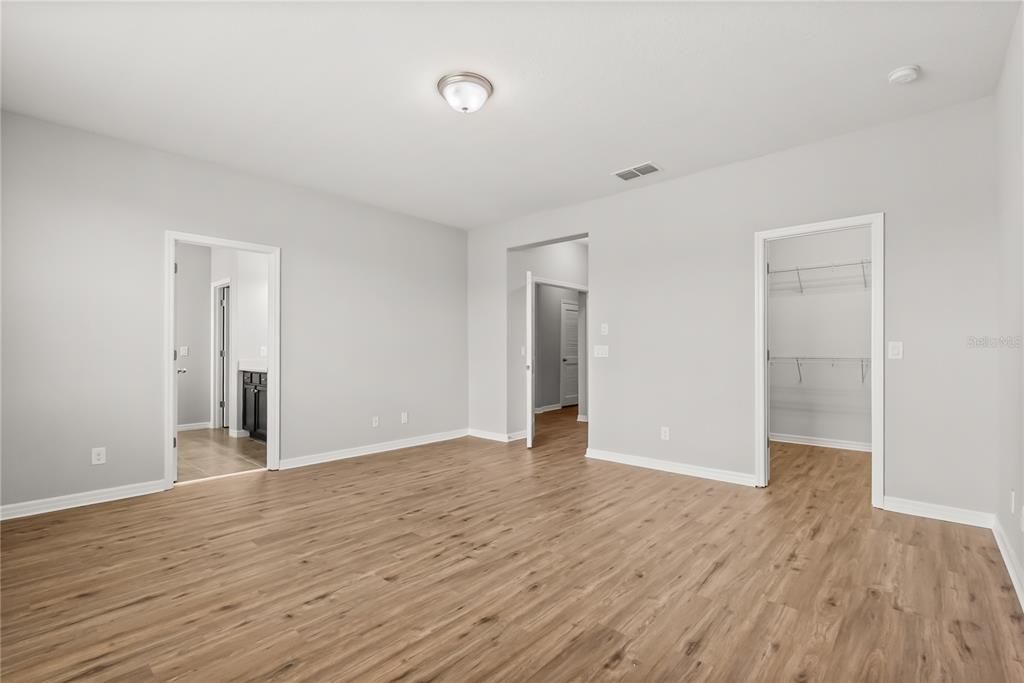 Activo con contrato: $588,000 (4 camas, 2 baños, 2976 Pies cuadrados)