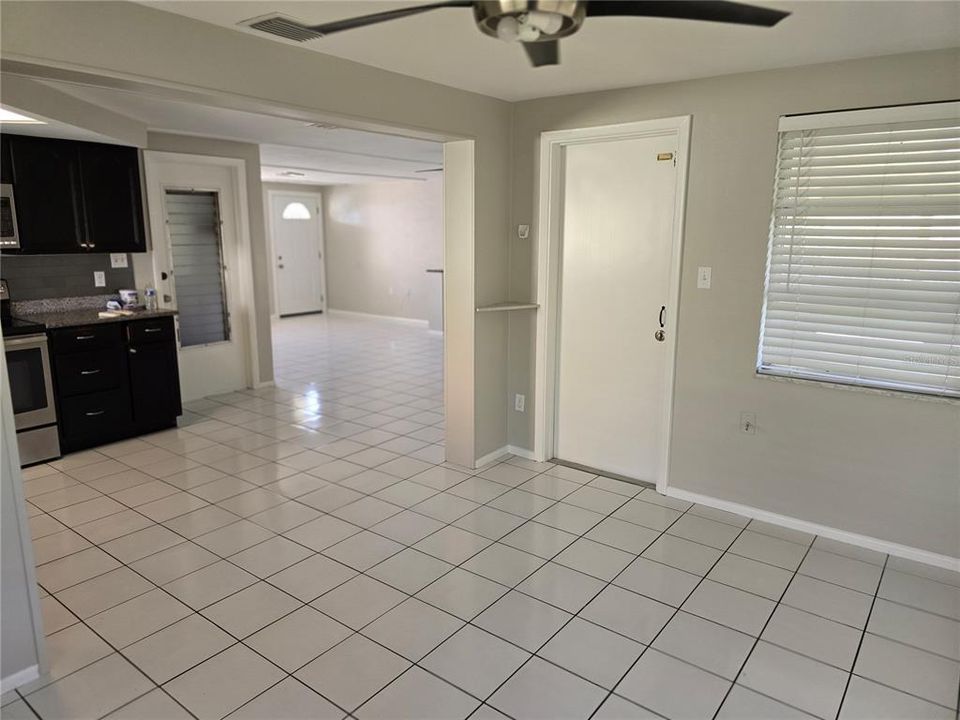 Activo con contrato: $1,350 (2 camas, 1 baños, 958 Pies cuadrados)