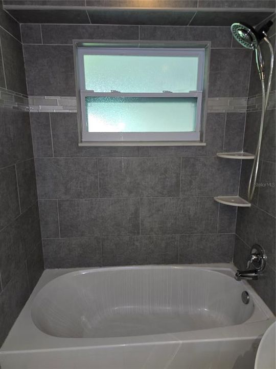 Activo con contrato: $1,350 (2 camas, 1 baños, 958 Pies cuadrados)