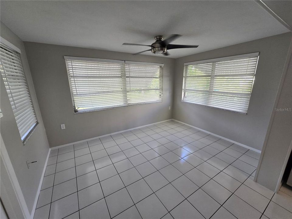 Activo con contrato: $1,350 (2 camas, 1 baños, 958 Pies cuadrados)