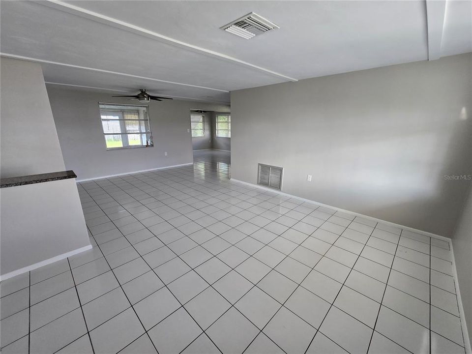 Activo con contrato: $1,350 (2 camas, 1 baños, 958 Pies cuadrados)