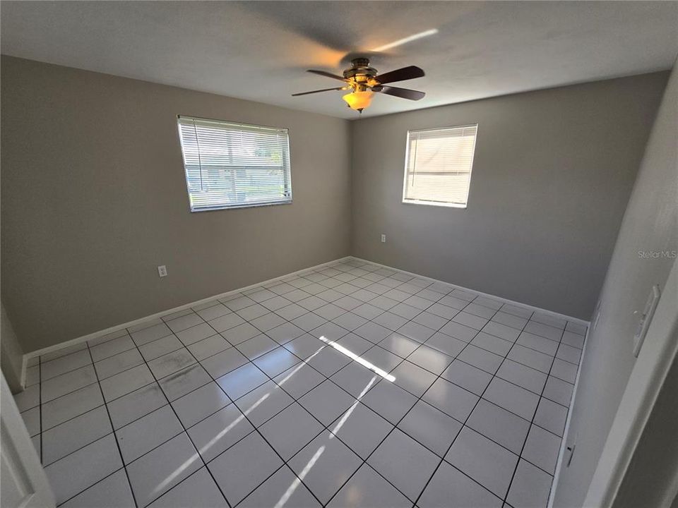 Activo con contrato: $1,350 (2 camas, 1 baños, 958 Pies cuadrados)