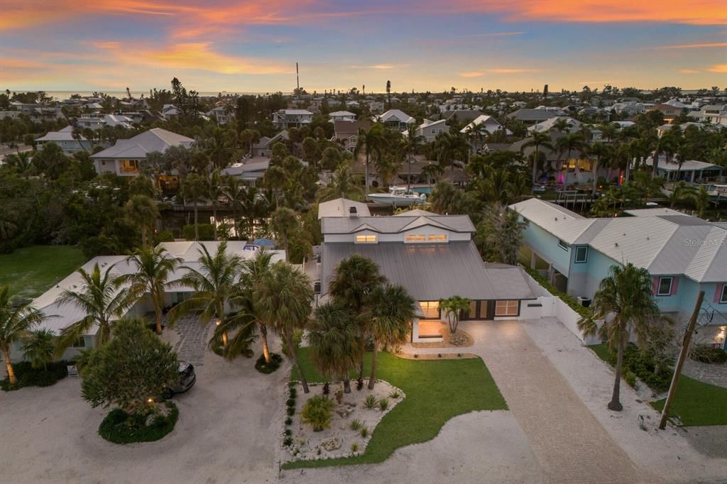 For Sale: $3,950,000 (5 beds, 5 baths, 3844 Square Feet)