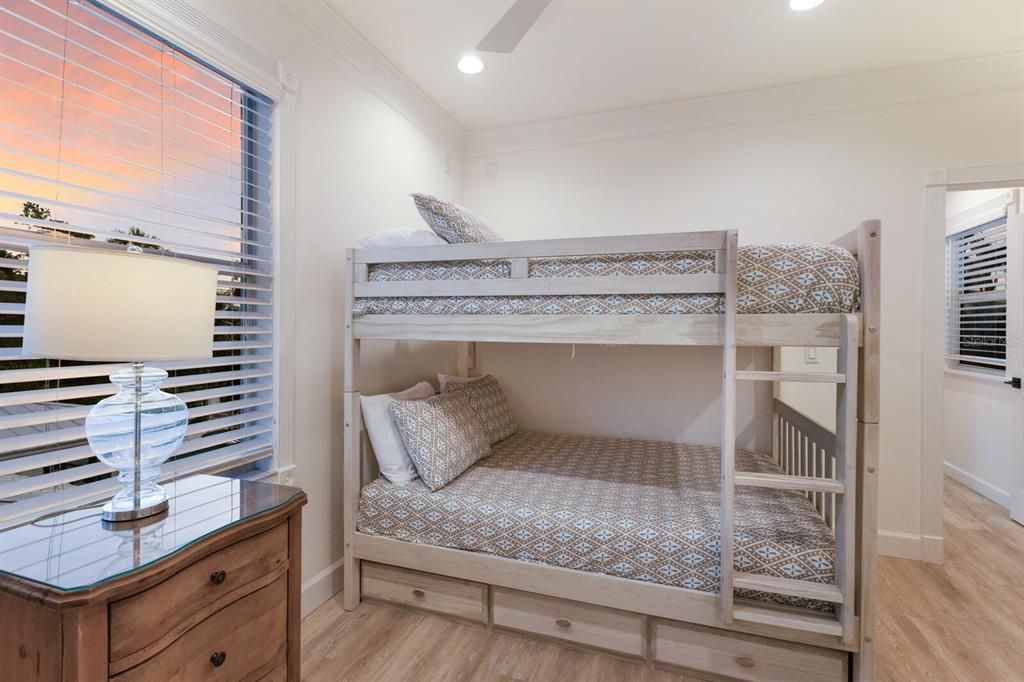 For Sale: $3,950,000 (5 beds, 5 baths, 3844 Square Feet)