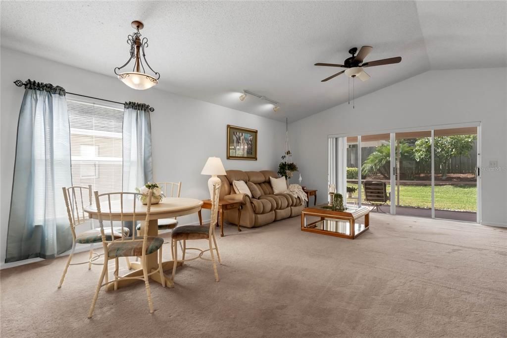 En Renta: $1,595 (2 camas, 2 baños, 1321 Pies cuadrados)