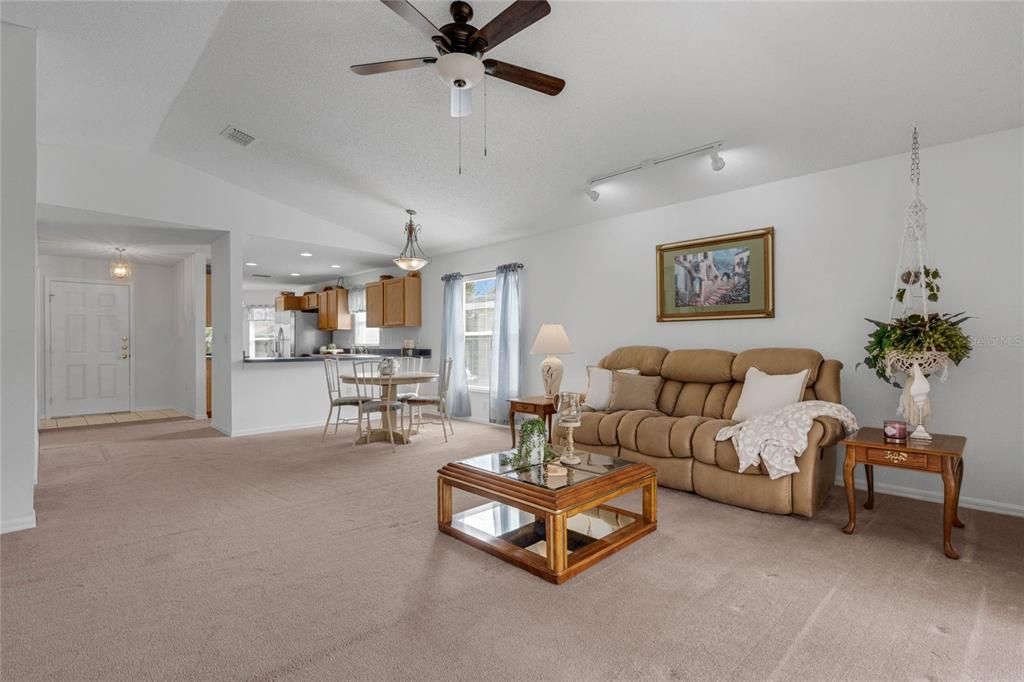 En Renta: $1,595 (2 camas, 2 baños, 1321 Pies cuadrados)