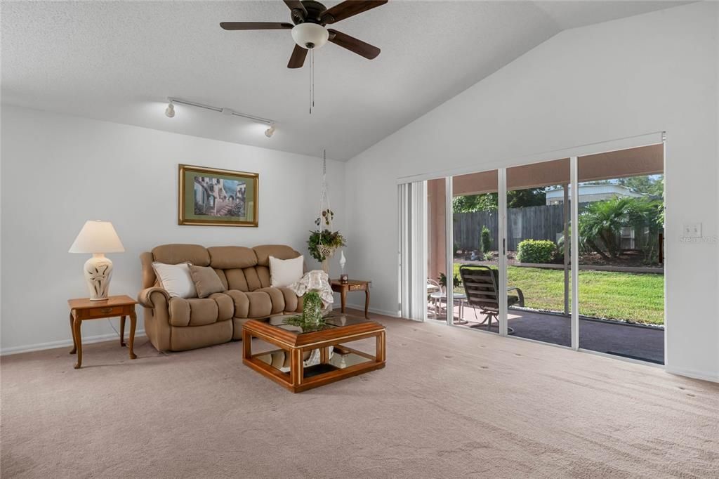 En Renta: $1,595 (2 camas, 2 baños, 1321 Pies cuadrados)