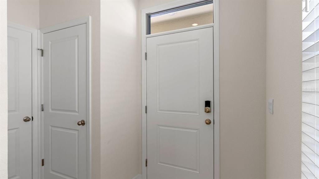 Под контрактом: $292,990 (3 спален, 2 ванн, 1302 Квадратных фут)