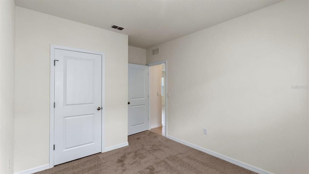 Под контрактом: $292,990 (3 спален, 2 ванн, 1302 Квадратных фут)