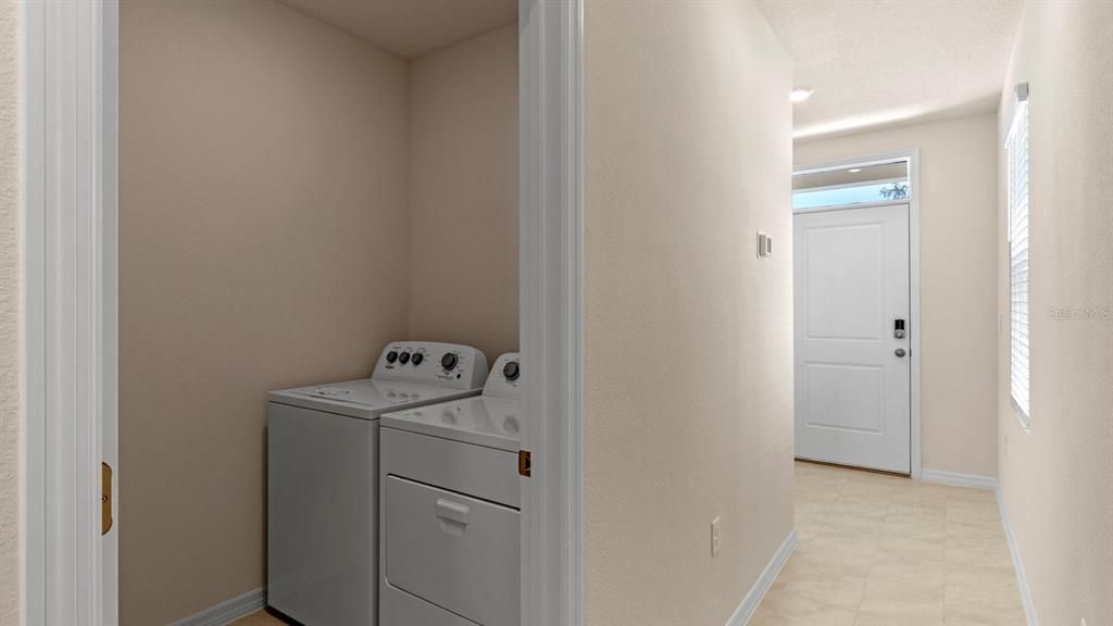 Под контрактом: $292,990 (3 спален, 2 ванн, 1302 Квадратных фут)