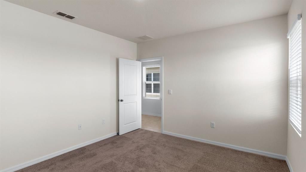 Под контрактом: $292,990 (3 спален, 2 ванн, 1302 Квадратных фут)