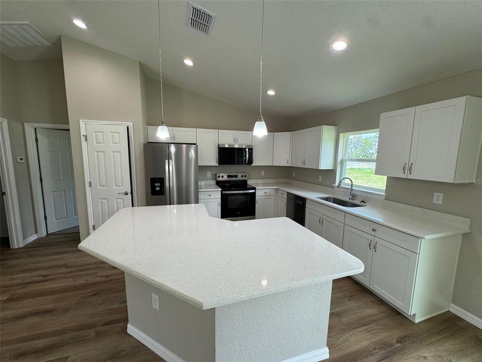 На продажу: $255,000 (3 спален, 2 ванн, 1557 Квадратных фут)