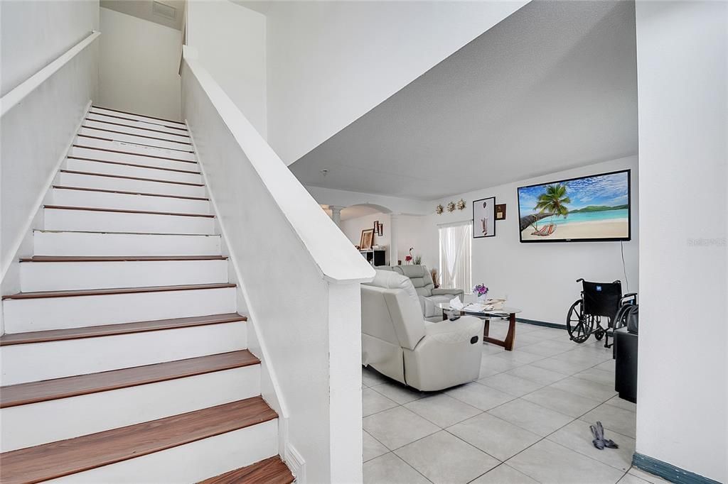 Activo con contrato: $299,000 (4 camas, 2 baños, 2734 Pies cuadrados)