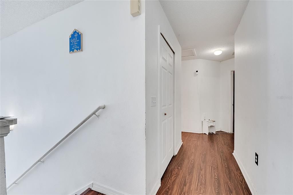 Activo con contrato: $299,000 (4 camas, 2 baños, 2734 Pies cuadrados)