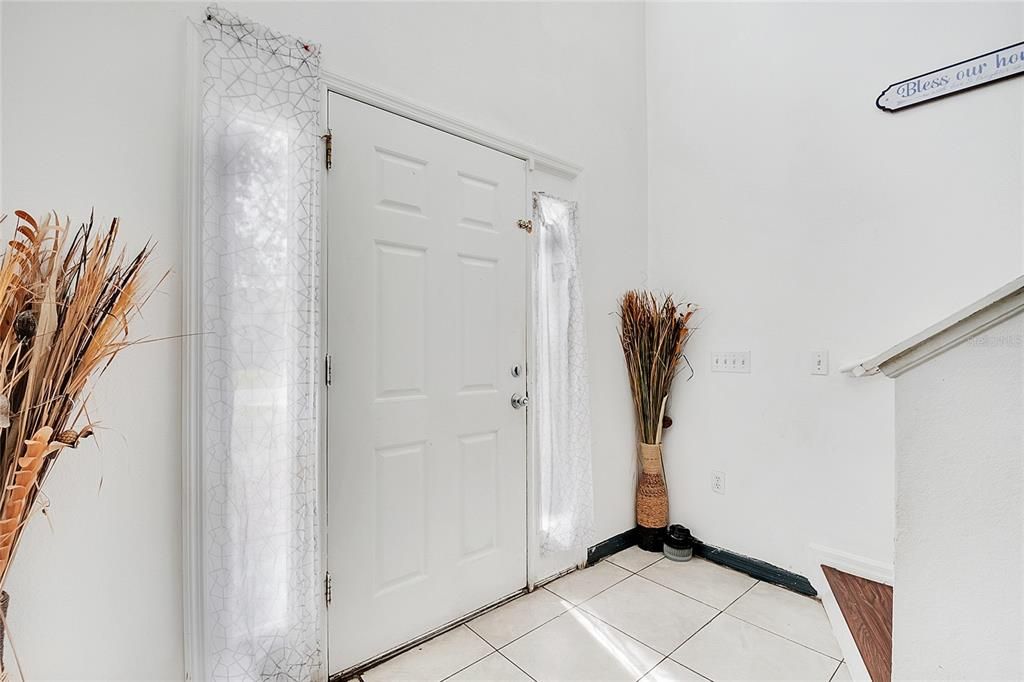 Activo con contrato: $299,000 (4 camas, 2 baños, 2734 Pies cuadrados)