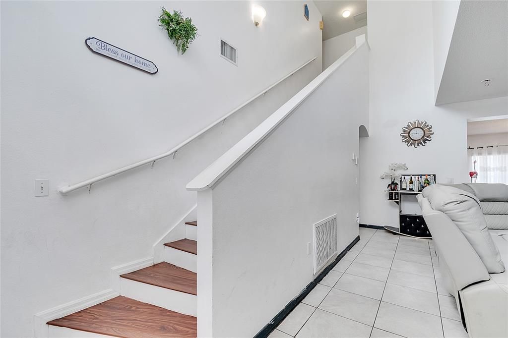 Activo con contrato: $299,000 (4 camas, 2 baños, 2734 Pies cuadrados)