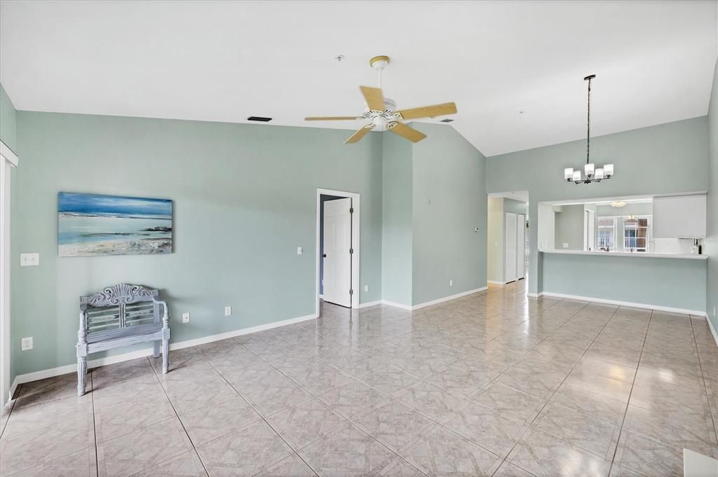 Active With Contract: $179,000 (2 beds, 2 baths, 1060 Square Feet)