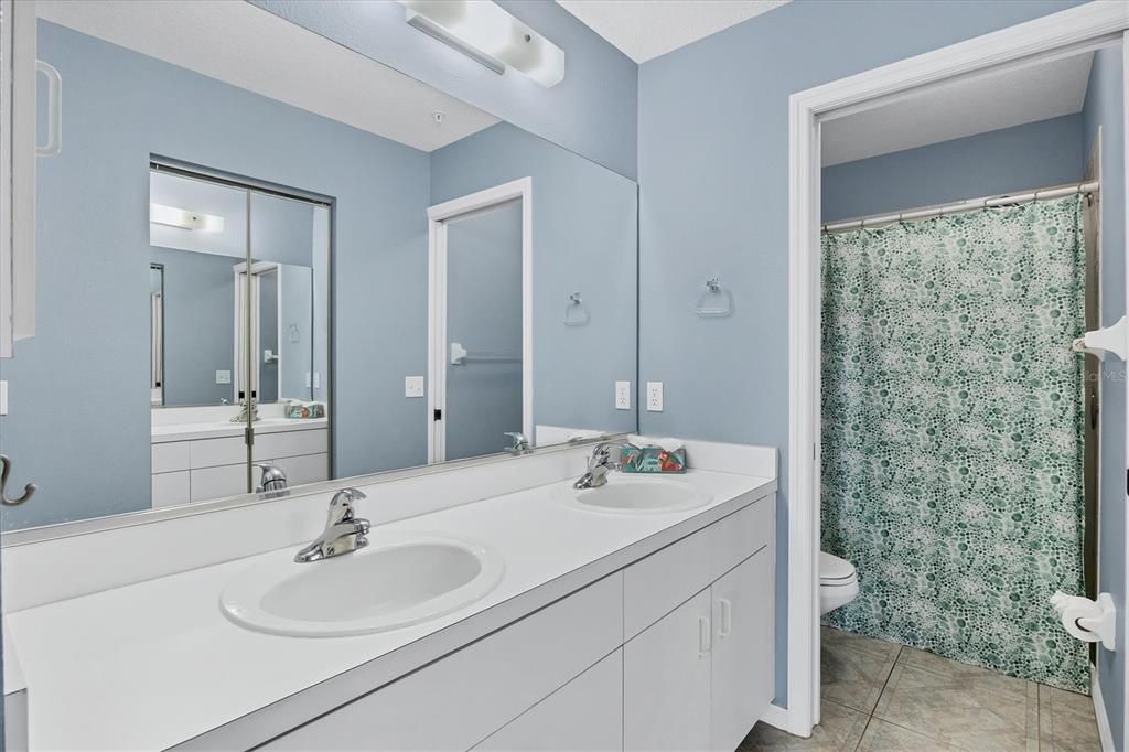 Active With Contract: $179,000 (2 beds, 2 baths, 1060 Square Feet)