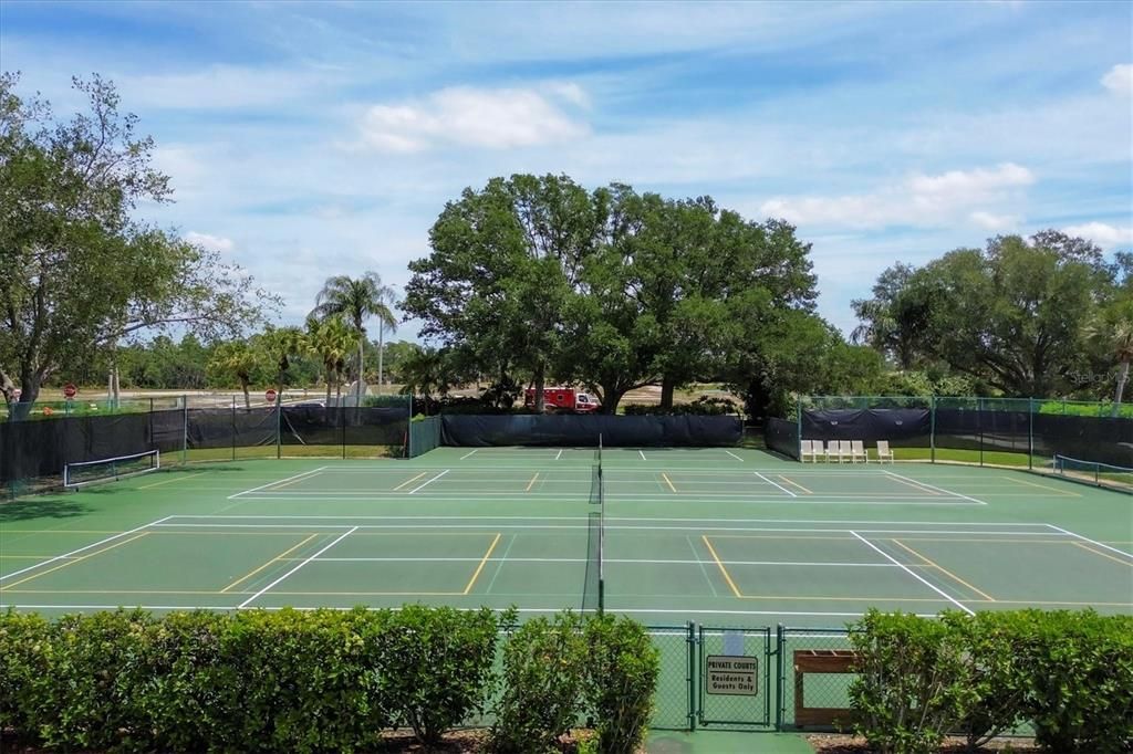 Active With Contract: $179,000 (2 beds, 2 baths, 1060 Square Feet)