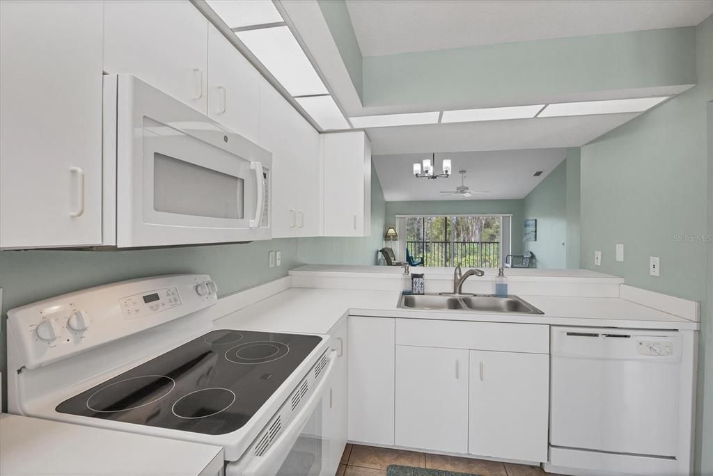 Active With Contract: $179,000 (2 beds, 2 baths, 1060 Square Feet)