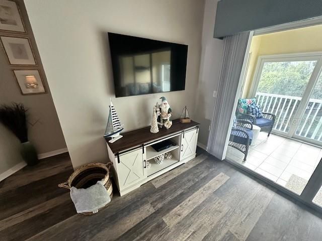 For Rent: $3,500 (2 beds, 2 baths, 1245 Square Feet)