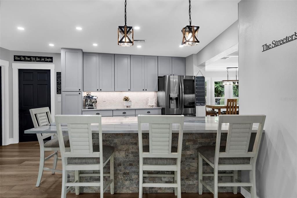 待售: $1,200,000 (3 贝兹, 3 浴室, 2710 平方英尺)