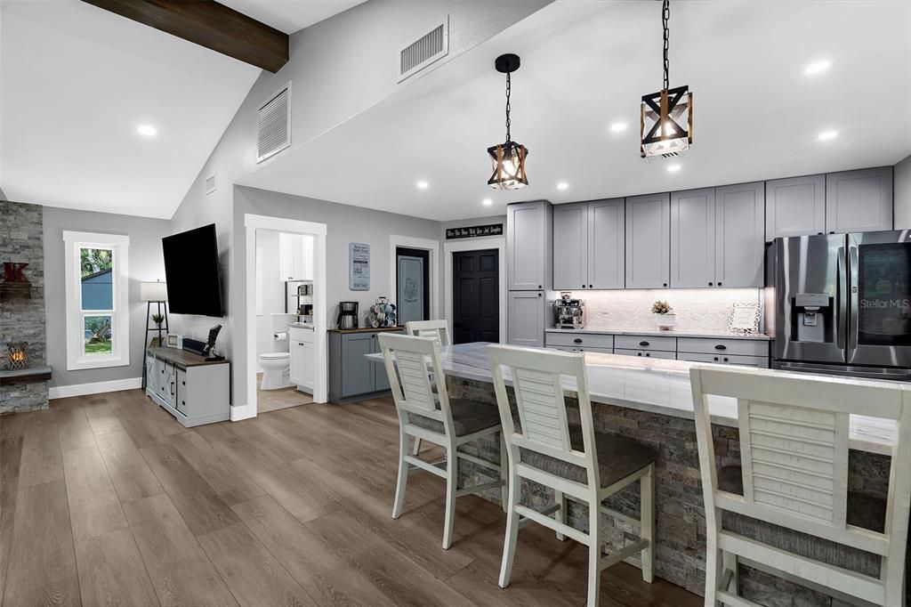 待售: $1,200,000 (3 贝兹, 3 浴室, 2710 平方英尺)