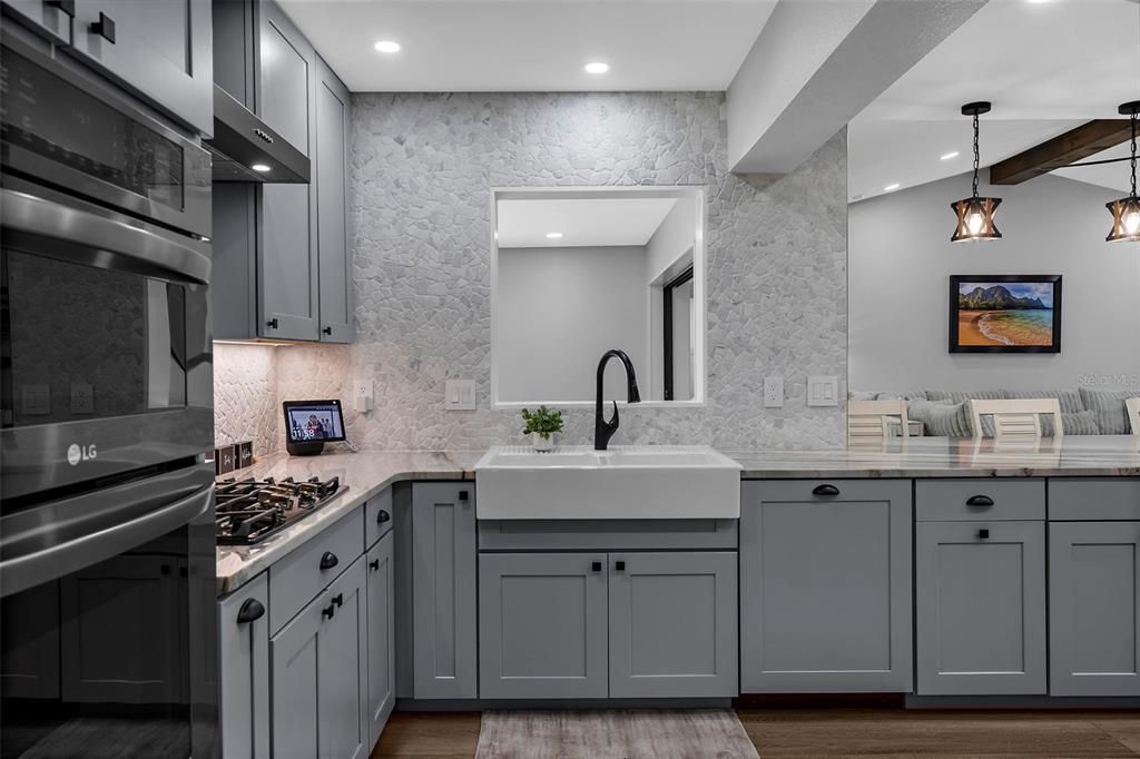 待售: $1,200,000 (3 贝兹, 3 浴室, 2710 平方英尺)