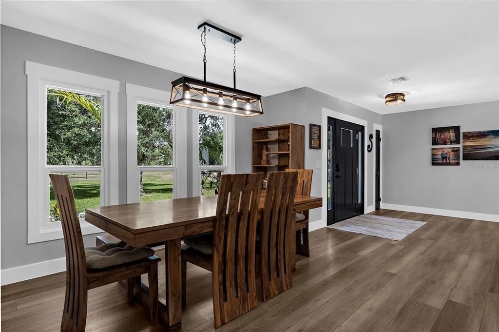 待售: $1,200,000 (3 贝兹, 3 浴室, 2710 平方英尺)